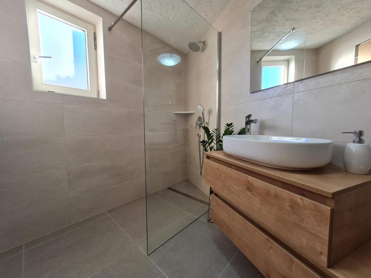 Stonehouse Ana With Jacuzzi Rovinj-Krmed Villa Dış mekan fotoğraf