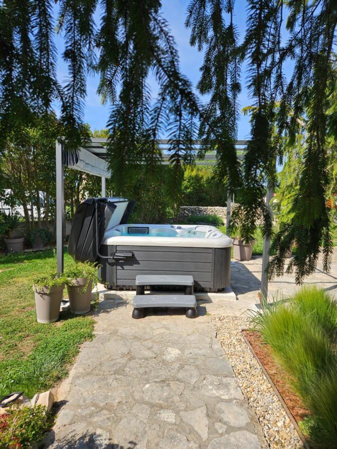 Stonehouse Ana With Jacuzzi Rovinj-Krmed Villa Dış mekan fotoğraf