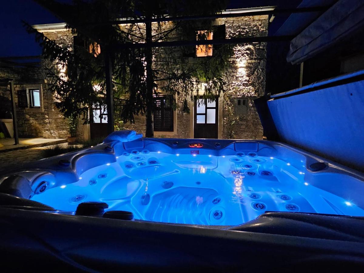 Stonehouse Ana With Jacuzzi Rovinj-Krmed Villa Dış mekan fotoğraf