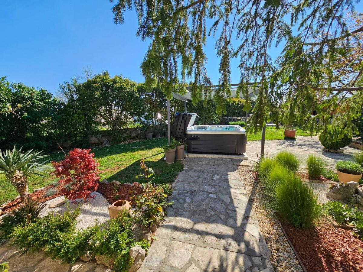 Stonehouse Ana With Jacuzzi Rovinj-Krmed Villa Dış mekan fotoğraf